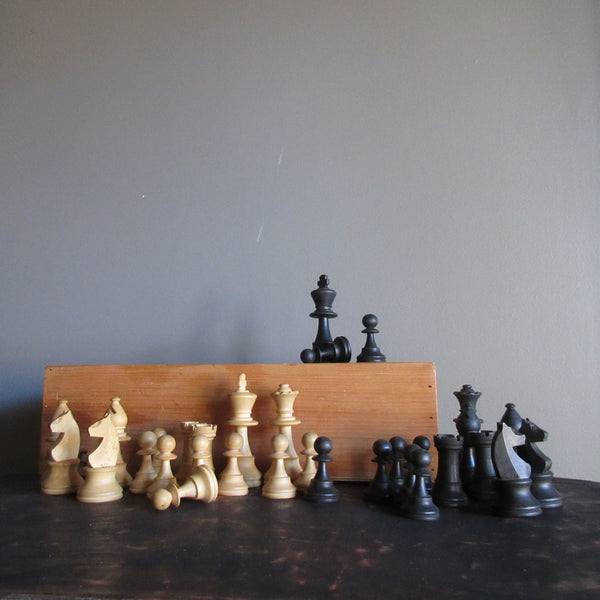 Vintage Staunton Wooden Chess Set 