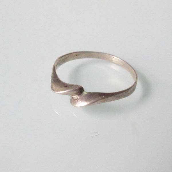 Delicate Twist Silver Ring